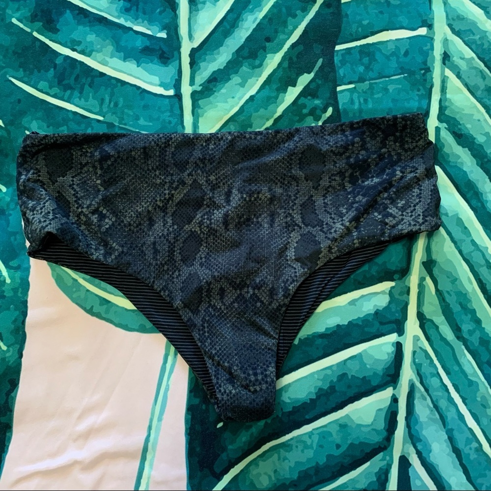 Acacia bottom